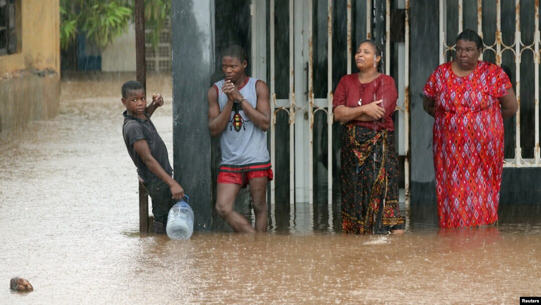 Banjir melanda kota Pemba, Mozambik pasca topan Kenneth hari Minggu (28/4). 
