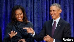 El expresidente de EE.UU. Barack Obama y la ex Primera Dama Michelle Obama durante la presentación de sus retratos en la National Portrait Gallery en Washington, DC, 12-2-18.