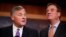 Thượng nghị sĩ Richard Burr (phải) Mark Warner (trái) thông báo về việc điều tra Nga can thiệp vào cuộc bầu cử Tổng thống Mỹ năm 2016 (ảnh ngày 4/10/2017)