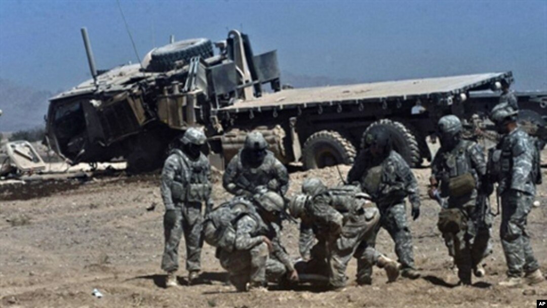 Tentara NATO di Afghanistan (foto: dok). Empat tentara tewas hari Minggu akibat serangan "orang dalam" di bagian selatan Afghanistan. 