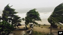 Vents violents à Sambava, à Madagascar, le 7 mars 2017 suite au cyclone Enawo qui a touché la partie nord-ouest de l'île.