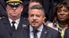 ARCHIVO — Edward A. Caban habla tras prestar juramento como jefe del Departamento de Policía de la Ciudad de Nueva York afuera de la 40ma Comisaría de ese organismo, el 17 de julio de 2023, en Nueva York.