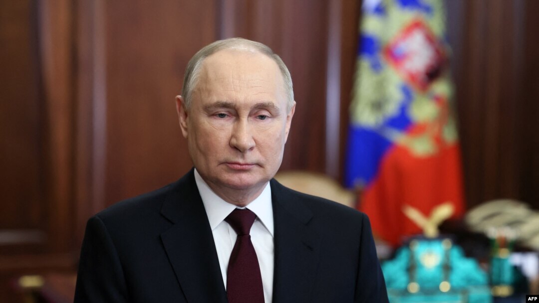 Presiden Rusia Vladimir Putin berpidato di depan para pemilih menjelang pemilihan presiden Rusia 2024 di Kremlin di Moskow. (Foto: AFP)