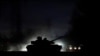 Sebuah tank melaju di sepanjang jalan kota Donetsk yang dikuasai separatis, Ukraina, setelah Presiden Rusia Vladimir Putin memerintahkan pengerahan pasukan Rusia ke dua wilayah yang memisahkan diri di Ukraina timur, 22 Februari 2022. (REUTERS/Alexander Ermochenko)