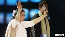 د ځېنو شمېرو له مخې مېرمن بوسلي ۱۲۰۰۰ سندرې ثبت کړې دي.