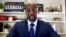 El candidato demócrata para el Senado, el reverendo Raphael Warnock, habla por YouTube después de la elección en Georgia del martes 5 de enero de 2020.