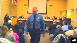 Polisi Darren Wilson menghadiri pertemuan dewan kota di Ferguson, Februari 2014.