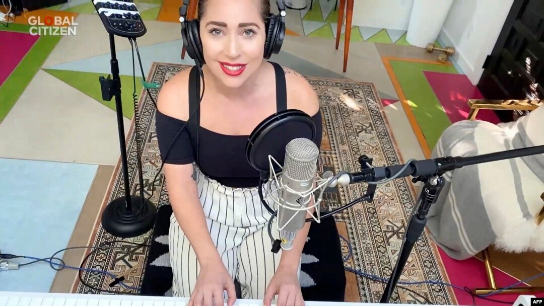 Lady Gaga saat tampil dalam konser di rumah "Global Citizen's One World: Together at Home", 19 April 2020. 