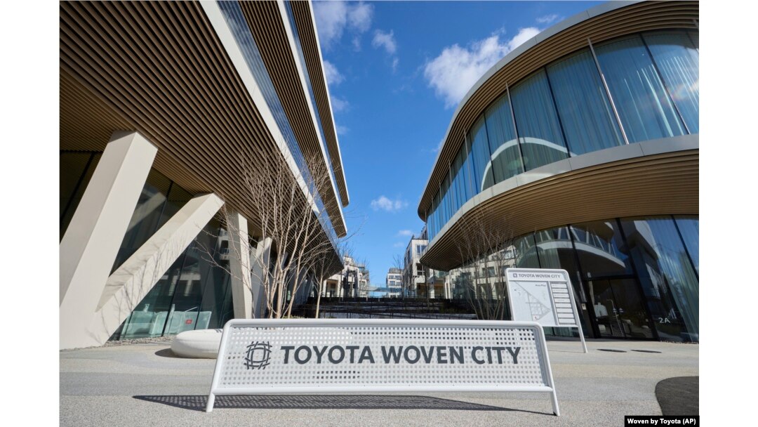 Rich in cash, Japan automaker Toyota builds city to test