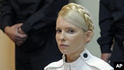 Former Ukrainian Prime Minister Yulia Tymoshenko in court (June, 2011 photo)