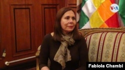 La ministra de Exteriores de Bolivia, Karen Longaric, en entrevista exclusiva con la Voz de América. [Foto: Fabiola Chambi/VOA].