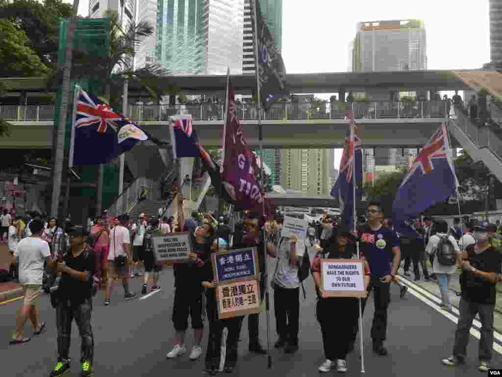 數萬港人參加七一大游行誓言守護香港（美國之音海彥拍攝）