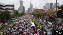 Demonstran anti-pemerintah Thailand kembali melancarkan aksi protes dan memadati jalanan kota Bangkok, Sabtu (29/3). 