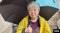 現年70歲的香港市民潘太太希望黎智英知道香港人沒有忘記他。(美國之音照片)