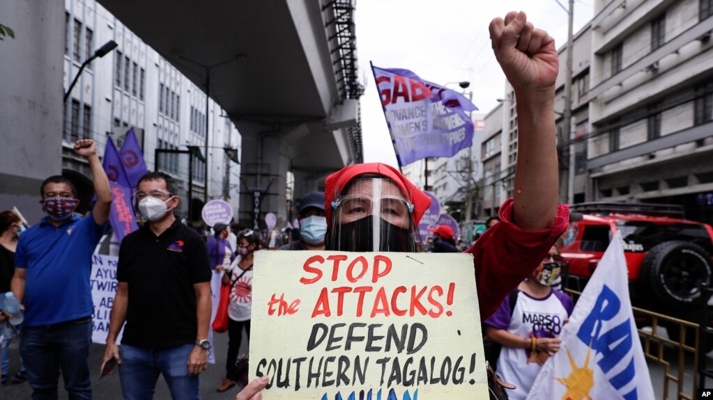 菲律宾民众在首都马尼拉抗议政府攻击人权活动人士（2021年3月8日）