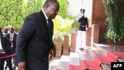 Le Premier ministre Emmanuel Issoze Ngondet lors de la cérémonie présidentiel à Libreville, au Gabon, le 7 mai 2018.