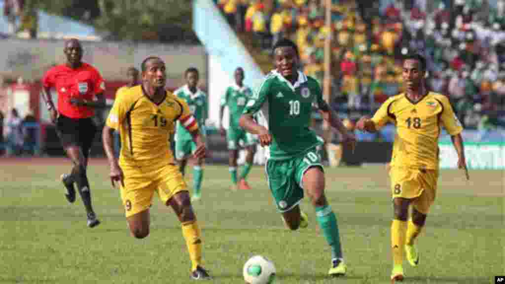 Nigeria&#39;s Mikel John Obi, centre, challenges for the ball with Ethiopia&#39;s Adane Girma left, and Shemeles Bekele, right, during their 2014 World Cup qualifying playoff match.