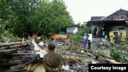 Dampak banjir akibat siklon tropis cempaka di Gunungkidul, Yogyakarta. (Foto: VOA/Nurhadi)