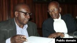 Prof. Runyinya Barabwiriza n'umwunganira Me Protais Mutembe