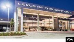 ສາຂາ ບໍລິສັດຂາຍລົດ Lexus ແຫ່ງນຶ່ງ ຢູ່ເມືອງ Oxnard ລັດຄາລີຟໍເນຍ.