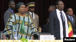 African Union Chief Nkosazana Dlamini-Zuma (front L) and Mali's President Dioncounda Traore attend a high level international meeting in Bamako, October 19, 2012.