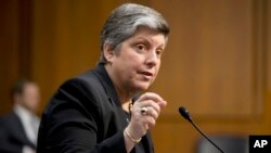 Janet Napolitano también dijo que prefería no destinar fondos para seguir construyendo una cerca en la frontera con México.