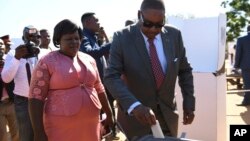 FILE - Malawi's President Peter Mutharika casts his vote at a polling station near Blantyre, Malawi, May 21, 2019. 