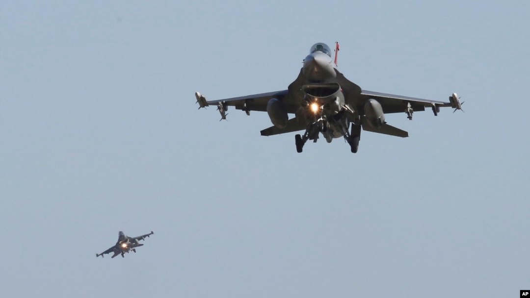 ABD, iki F-16 uçağıyla Suriye'nin doğusunda İran destekli gruplar tarafından kullanılan iki tesisi vurduğunu açıkladı.