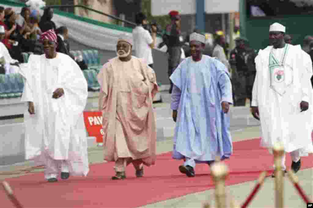 Former Nigerian Presidents, Ernest Shonekon, left, Gen Abdulsalam Abubukar, second left, Gen Yakubu Gowon, third left and unidentified man arrive for the inauguration ceremony of Nigeria President Goodluck Jonathan at the eagle square in Abuja, Nigeri