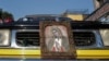 Una imagen de la Virgen de Guadalupe adorna el parachoques de un camión cerca de la Basílica de Nuestra Señora de Guadalupe durante una peregrinación que conmemora el día de la patrona de América Latina, en la Ciudad de México, el jueves 12 de diciembre de 2024. 