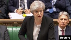 Theresa May dijo que los diplomáticos rusos tienen una semana para abandonar el país.