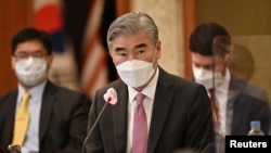 Sung Kim hold trilateral meeting in Seoul, June 21, 2021.