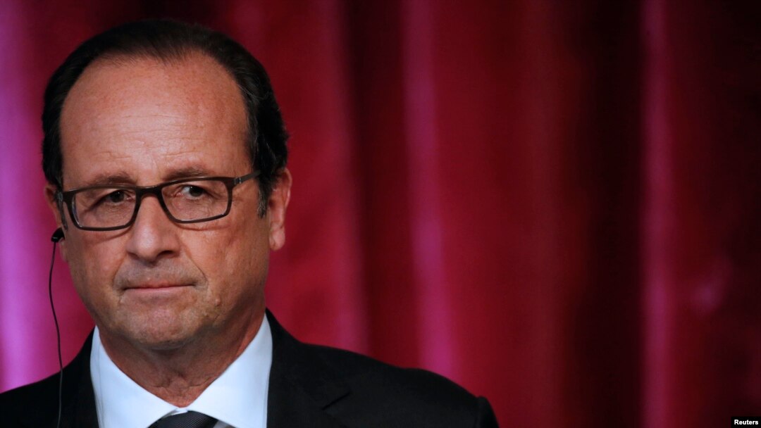 French President Francois Hollande addresses journalists after a meeting at the Elysee Palace in Paris, Sept. 9, 2014. 