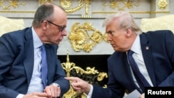 دیمەنی کۆبوونەوەی سەرۆکی ئەمەریکا و ڕاوێژکاری ئەڵمانیا لە کۆشکی سپی بەرواری 3ی چواری 2026. 