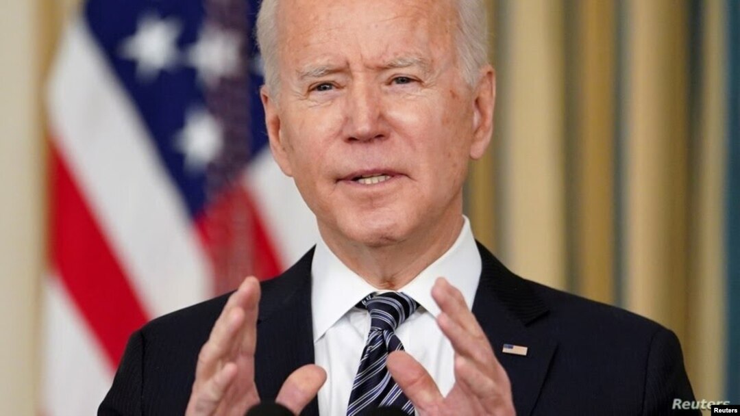 El presidente de los Estados Unidos, Joe Biden, habla en el Comedor de la Casa Blanca en Washington, el 15 de marzo de 2021.