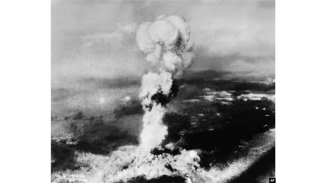 Вибух ядерної бомби у Хіросімі, 6 серпня 1945. AP Photo/U.S. Air Force
