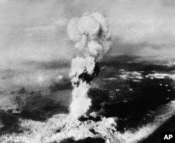 Вибух ядерної бомби у Хіросімі, 6 серпня 1945. AP Photo/U.S. Air Force