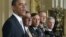 Prezident Barak Obama 2011-yilning yozida general Deyvid Petreusni (chapdan uchinchi) Markaziy razvedka boshqarmasiga direktor, general Jon Allenni (o'ngdan ikkinchi) esa Afg'onistondagi xalqaro koalitsiyaga bosh qo'mondon etib tayinlagan edi.