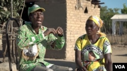 James Nyatanga and his wife Febby Felictus Dube from Zvimba district say their 95-year old hero died of stress after he was deposed in 2017 and since then life has been miserable for Zimbabweans. (C. Mavhunga/VOA)