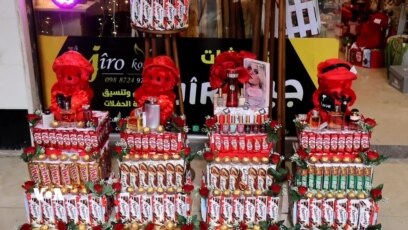 ڕۆژی ڤاڵانتاین لە بازاڕەکانی شاری دێریکی ڕۆژئاوا