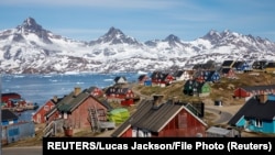 Luka i grad Tasilak (Tasiilaq) na Grenlandu (Foto: REUTERS/Lucas Jackson/File Photo) 