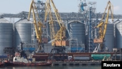
Зерновой терминал в морском порту в Одессе