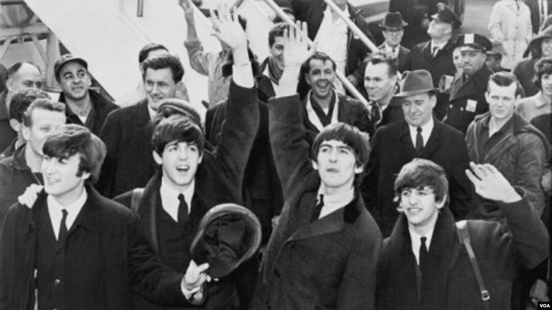 Kelompok musik legendaris The Beatles saat melakukan tur keliling di AS tahun 1964.