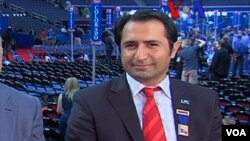 Tampa’daki Cumhuriyetçi Tek Türk Delege Ersal Özdemir, sağda, ve Amerika'nın Sesi muhabiri Alparslan Esmer