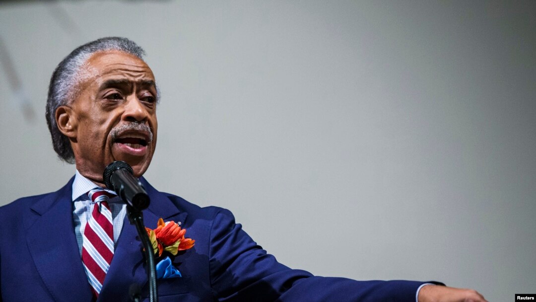 Reverend, Al Sharpton, ariko ashikiriza ijambo mu gisagara caFerguson, muri Reta ya Missouri kw'italiki z'ukwezi kw'Umunani