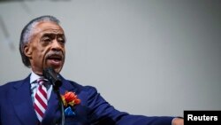 Reverend, Al Sharpton, ariko ashikiriza ijambo mu gisagara caFerguson, muri Reta ya Missouri kw'italiki z'ukwezi kw'Umunani