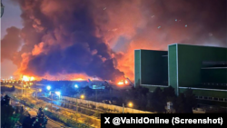تصویر منتسب به آتش‌سوزی عمده در پی حمله هوایی به فرودگاه مهرآباد تهران شنبه ۱۶ اسفند - منبع وحید آنلاین