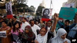 Activists of Pakistan civil society rally to condemn the missing of human rights activist Salman Haider, in Karachi, Pakistan, Jan. 9, 2017. 