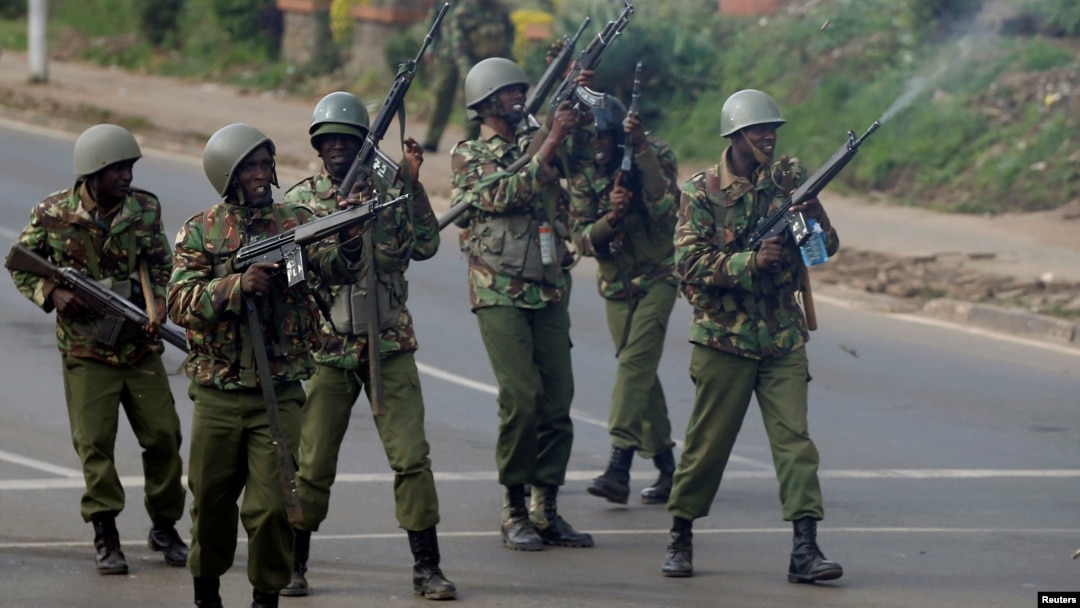 Anti-riot police fire shots into the air to disperse supporters of Kenyan opposition National Super Alliance (NASA) coalition in Nairobi, Nov. 17, 2017. 