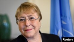 Mantan Presiden Chile Michelle Bachelet berpose di kantornya di Palais Wilson pada hari pertama menjabat Komisaris Tinggi HAM PBB di Jenewa, Swiss, 3 September 2018. 